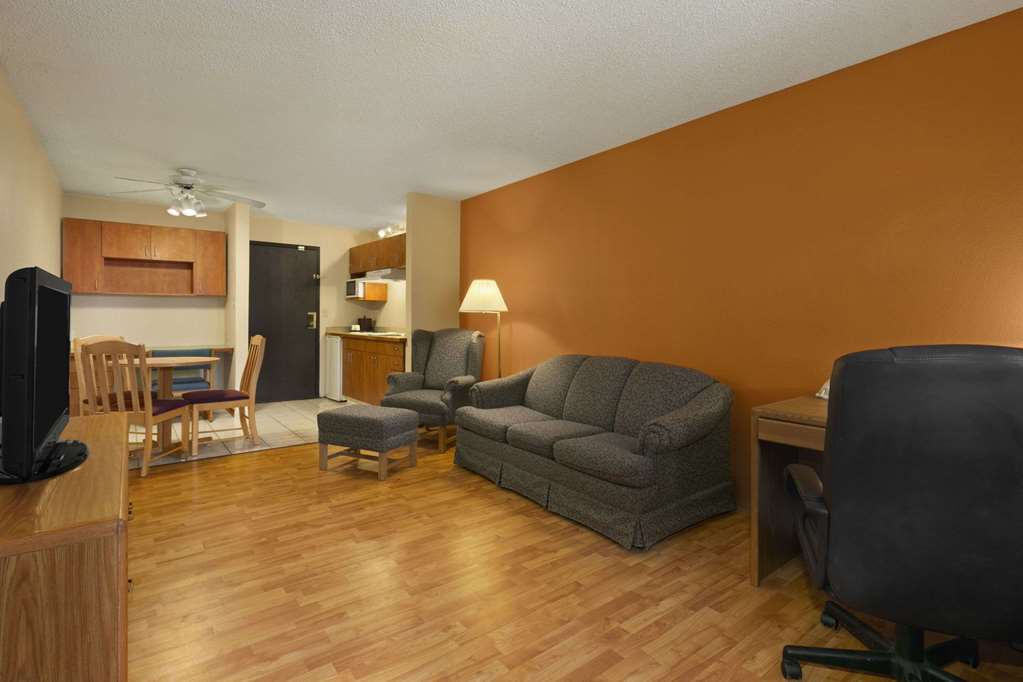 Days Inn & Suites by Wyndham Stevens Point - photo 20