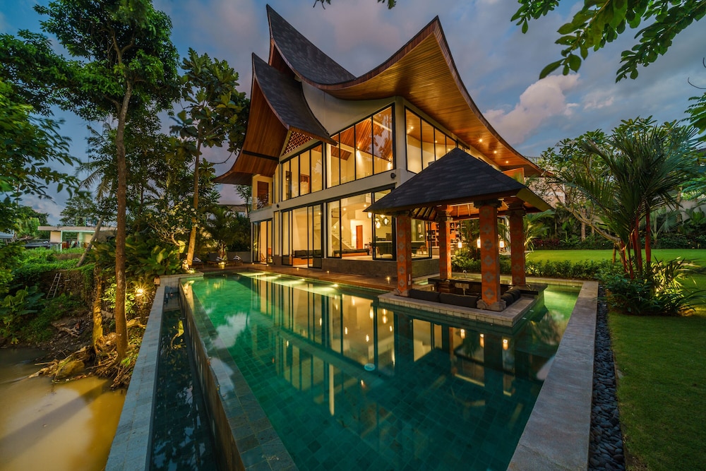 Villa Satiya Unique and stylish 4 bdr pool villa in Pererenan — 4-Star Luxury Hotel in Canggu, Indonesia
