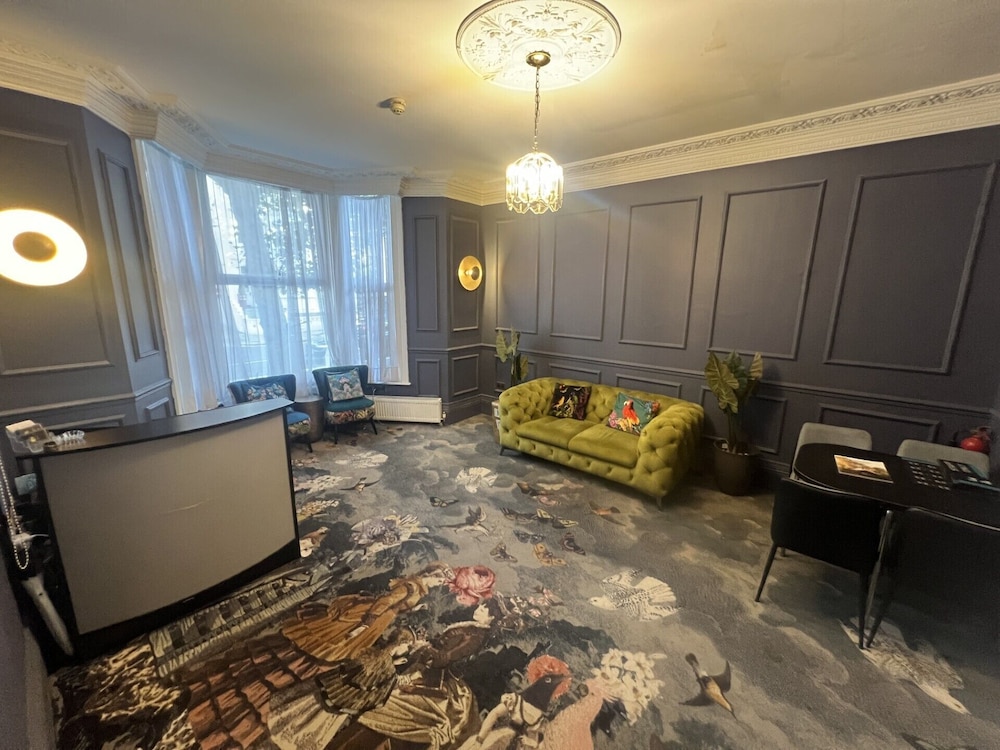 Comfotel BLU - carbon neutral hotel in London