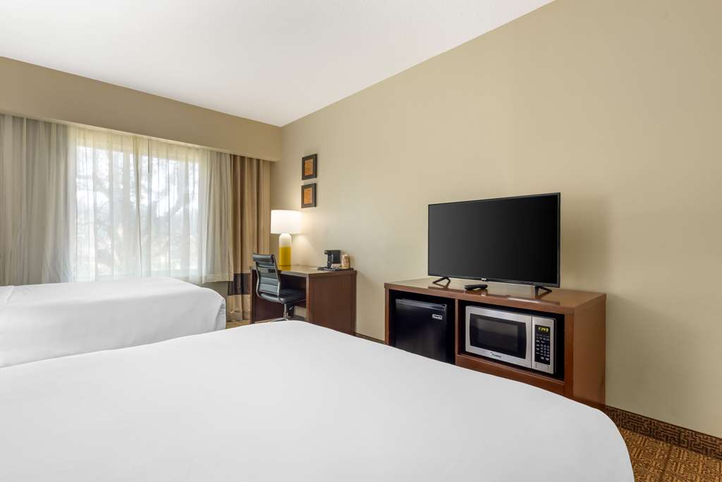 Comfort Suites Near Vancouver Mall - photo 24