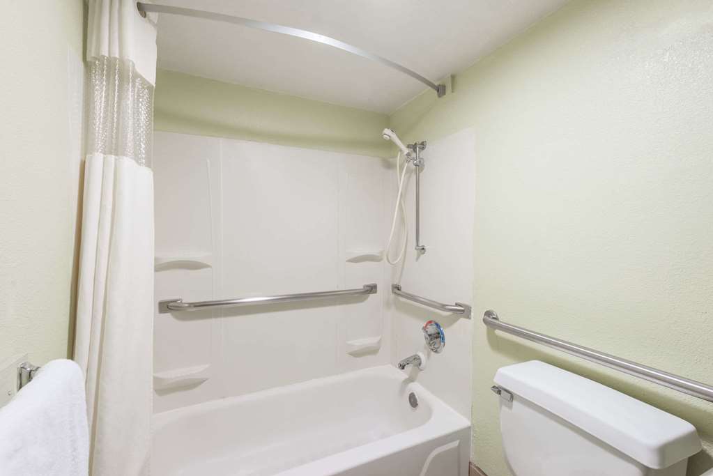 Days Inn & Suites by Wyndham Springfield on I 44 - photo 10
