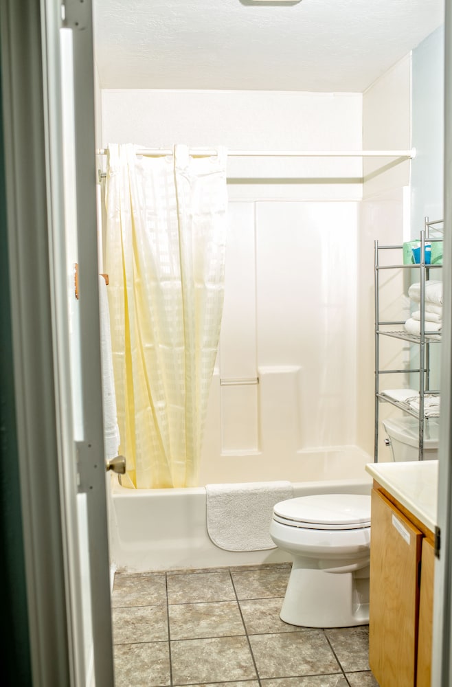 Captain Quarters Motel - photo 18