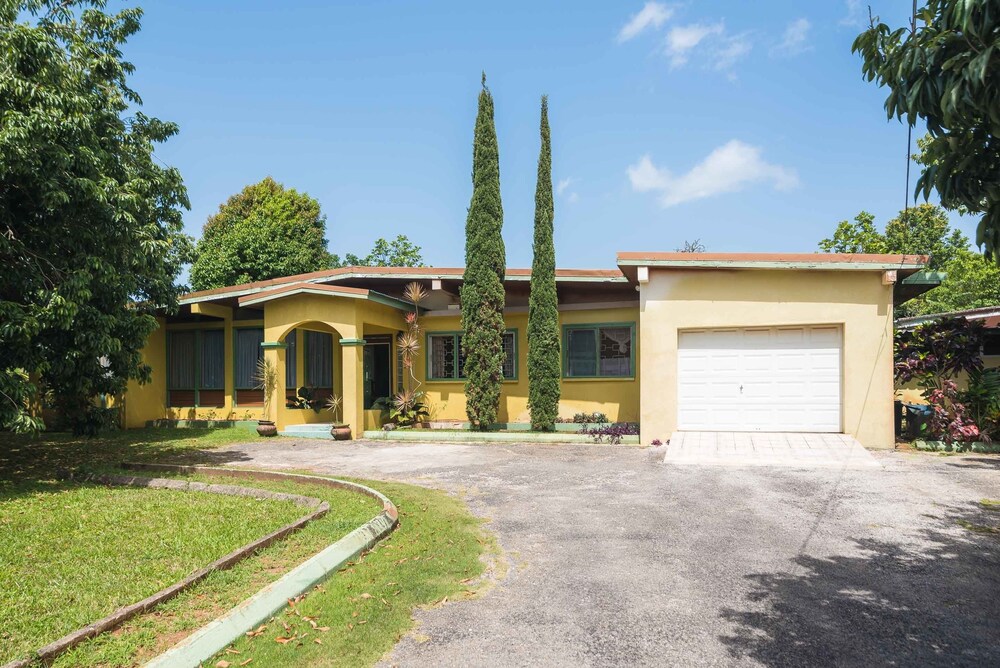 Country Home Villa 5954852 — Mandeville