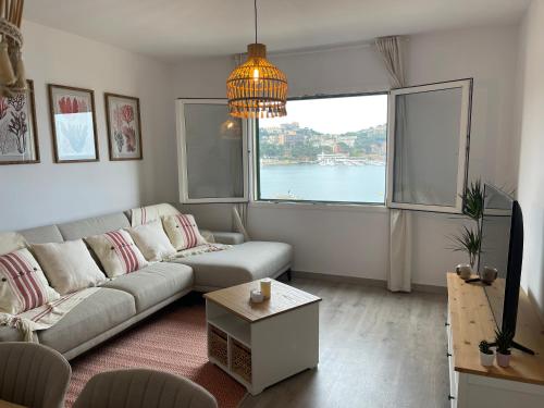 Arena exquisito apartamento con aire acondicionado en la playa — 4-Star Luxury Hotel in Sant Feliu De Guixols, Spain