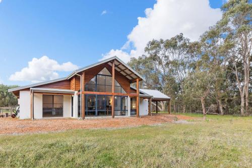 Kangaroo Retreat Family Favourite Bush Retreat With Kangaroos In Margaret River — Margaret River