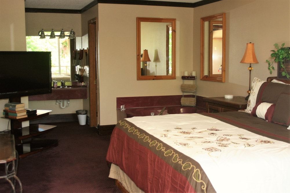 Statue Road Inn - photo 20