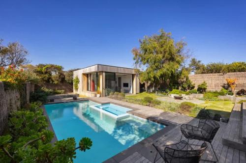 Quay Walk to beach Gas Heated Pool Spa Trampoline in Blairgowrie, Australia