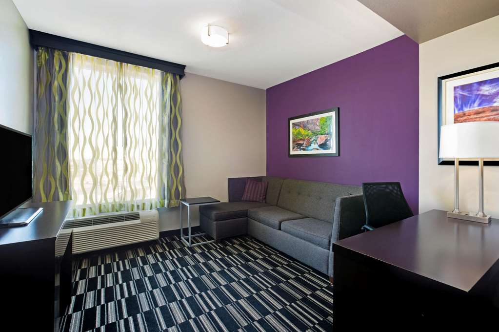 La Quinta Inn & Suites by Wyndham Cedar City - photo 24