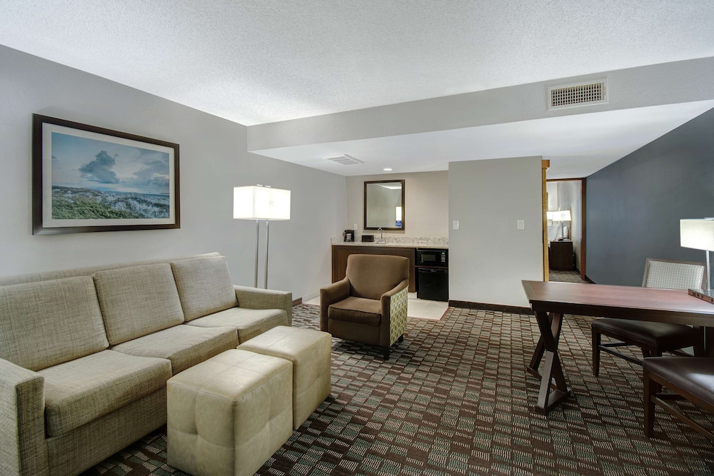 Embassy Suites by Hilton Jacksonville Baymeadows - photo 38