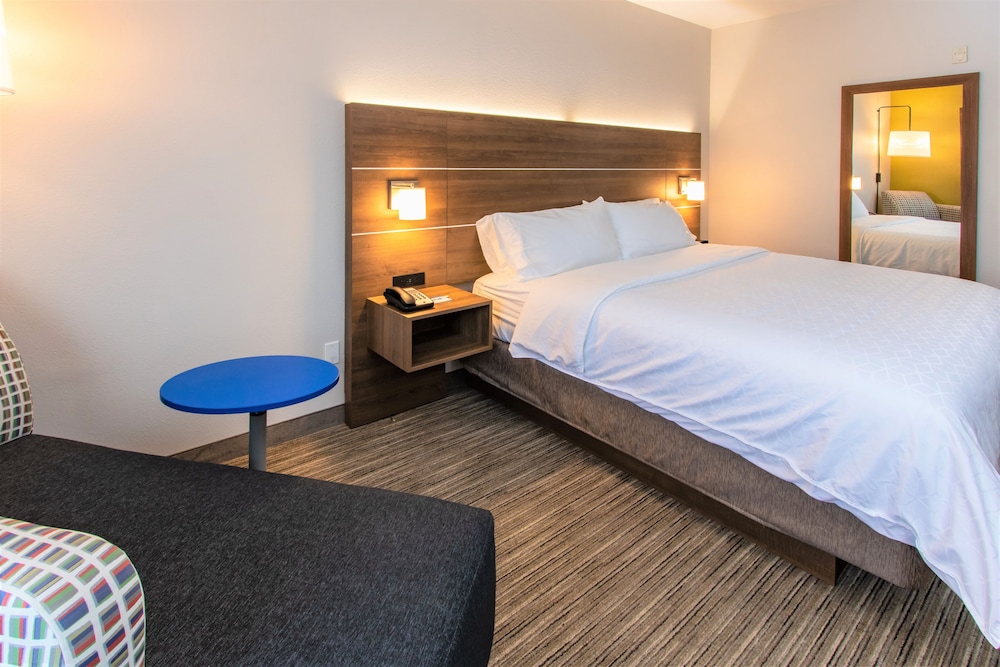 Holiday Inn Express Hotel & Suites Roseville Galleria Area by IHG - photo 83