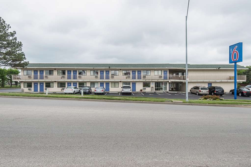 Motel 6 Kansas City MO Airport - photo 2