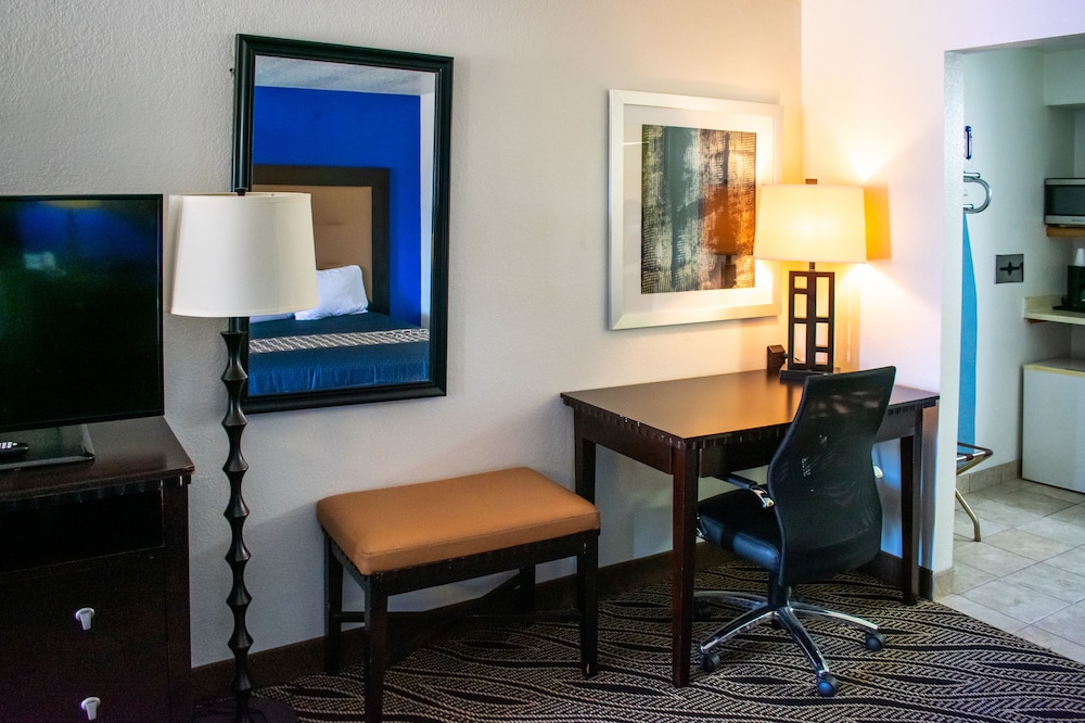 Blue Jay Inn and Suites - photo 10