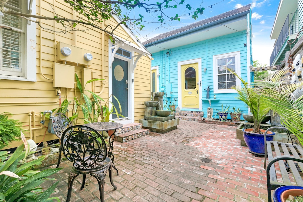 B&W Courtyards B&B — 4-Star Luxury Hotel in New Orleans, United States