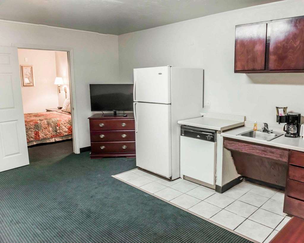 Suburban Studios Tallahassee near University - photo 5