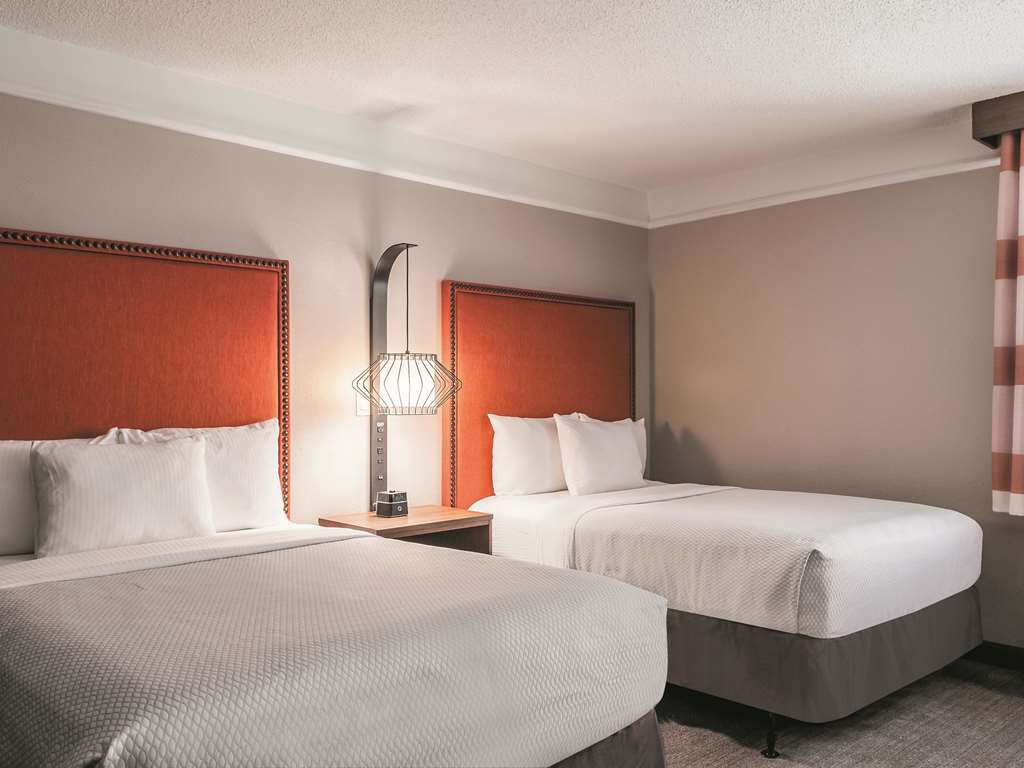 La Quinta Inn & Suites by Wyndham New Orleans Downtown - photo 25