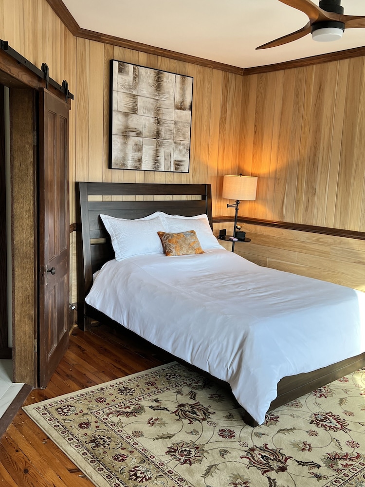 Monterey Inn - photo 18