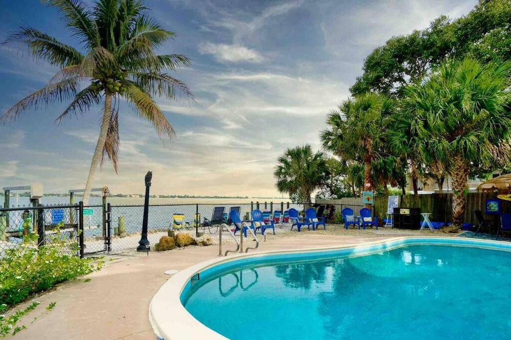 Waterfront Studio with Pool on Manasota Key - photo 25
