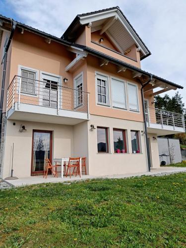 Green Apartment Cerknica — 4-Star Luxury Hotel in Cerknica, Slovenia