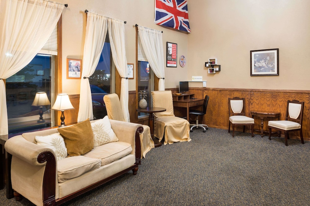 Super 8 Kingdom City - photo 3