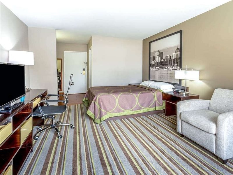 Delavan Inn and Suites - photo 3