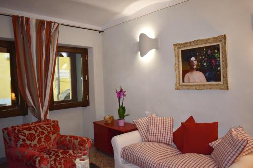 Casa Enrica centro storico Arezzo — 4-Star Luxury Hotel in Arezzo, Italy