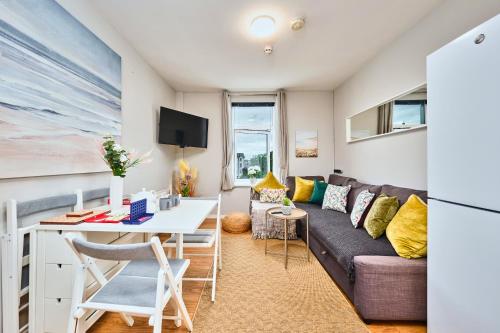Serene Harbour Penthouse Apt Princess Green 5 — 4-Star Luxury Hotel in Portrush, United Kingdom