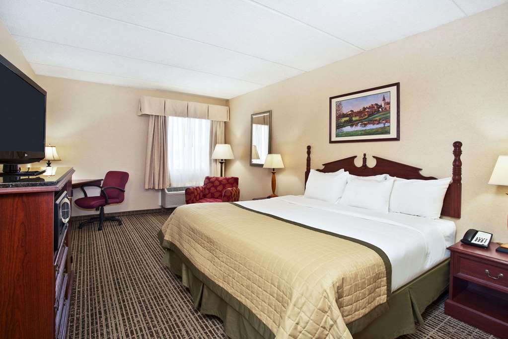 Baymont by Wyndham Knoxville Cedar Bluff - photo 13