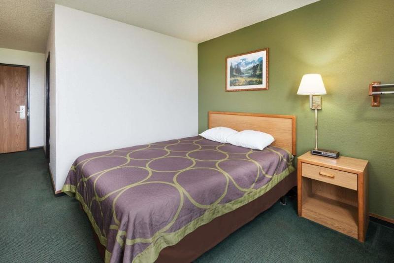 Capital O Amerihost Inn and Suites Kingdom City Hwy 54 MO — hotel in Houghton