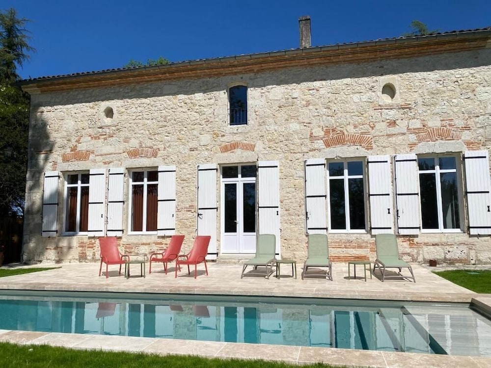 La Métairie La Maison de Ninette — 4-Star Luxury Hotel in Castelculier, France