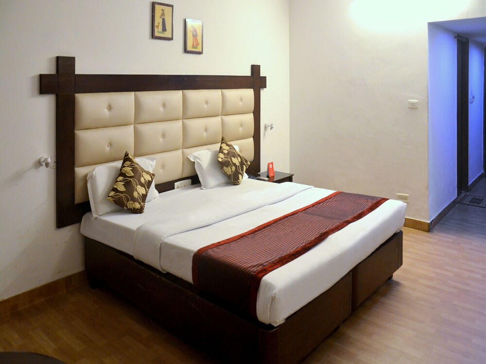Oyo 5788 Tarang - last minute hotel in Lucknow