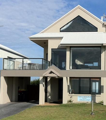 Boathouse Holiday House — 4-Star Luxury Hotel in Port Fairy, Australia