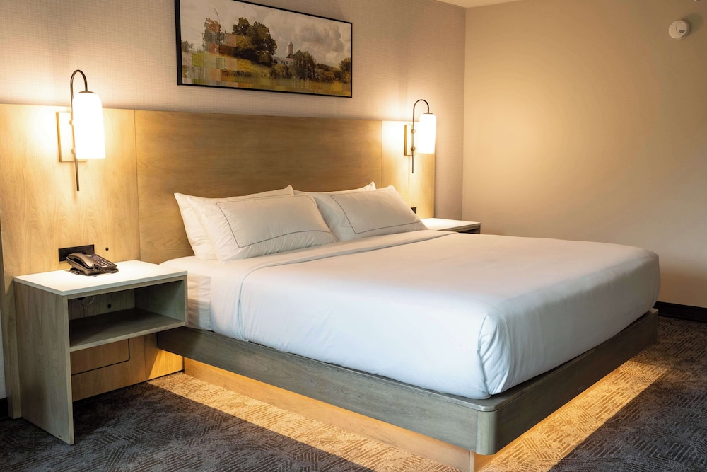 DoubleTree by Hilton Austin MN - photo 8