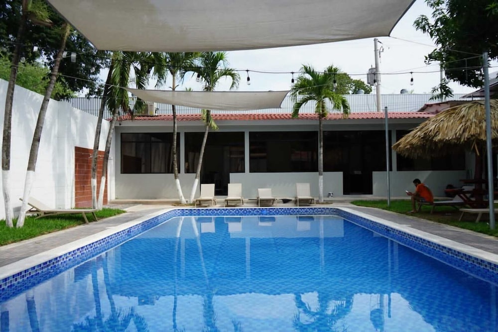 Mi Tierra Aeropuerto SAL Hotel y Restaurante in San Salvador, El Salvador