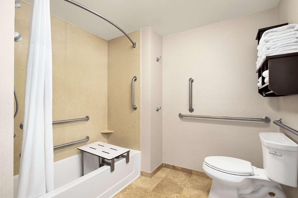 Hampton Inn Portland Downtown Waterfront - photo 34