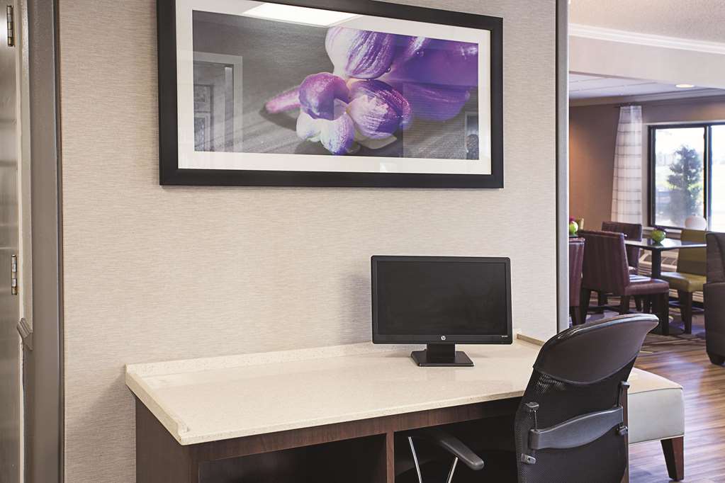 La Quinta Inn & Suites by Wyndham Baton Rouge Siegen Lane - photo 55