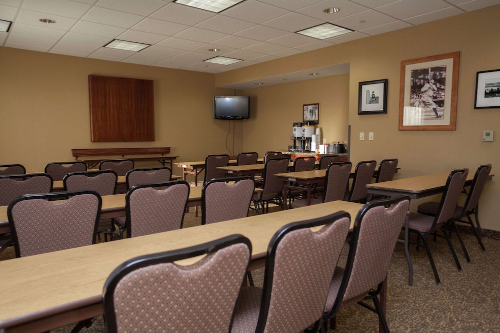 Hampton Inn Oneonta - photo 46