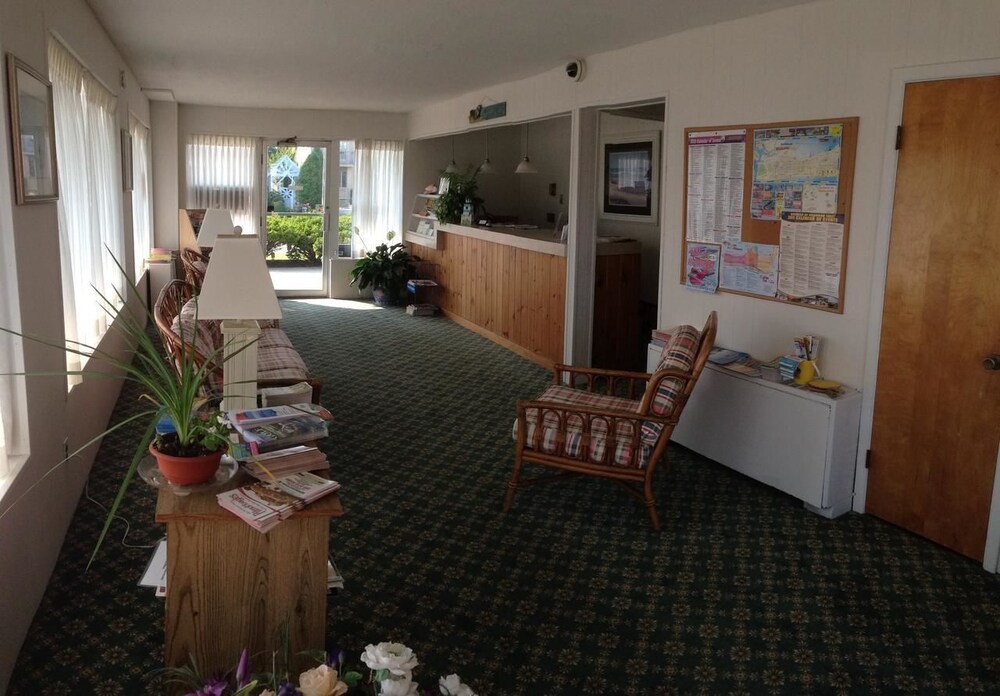 Gold Crest Motel - featured photo
