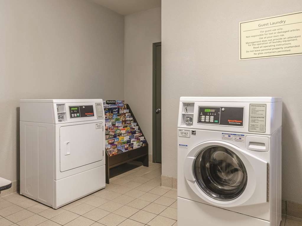 La Quinta Inn & Suites by Wyndham Kansas City Airport - photo 45