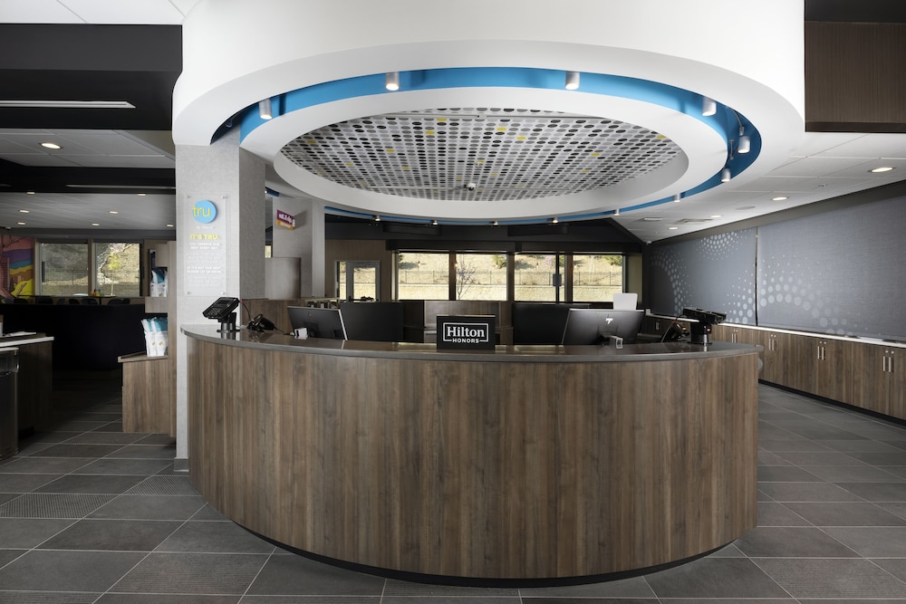 Tru by Hilton Asheville Blue Ridge Parkway - photo 2