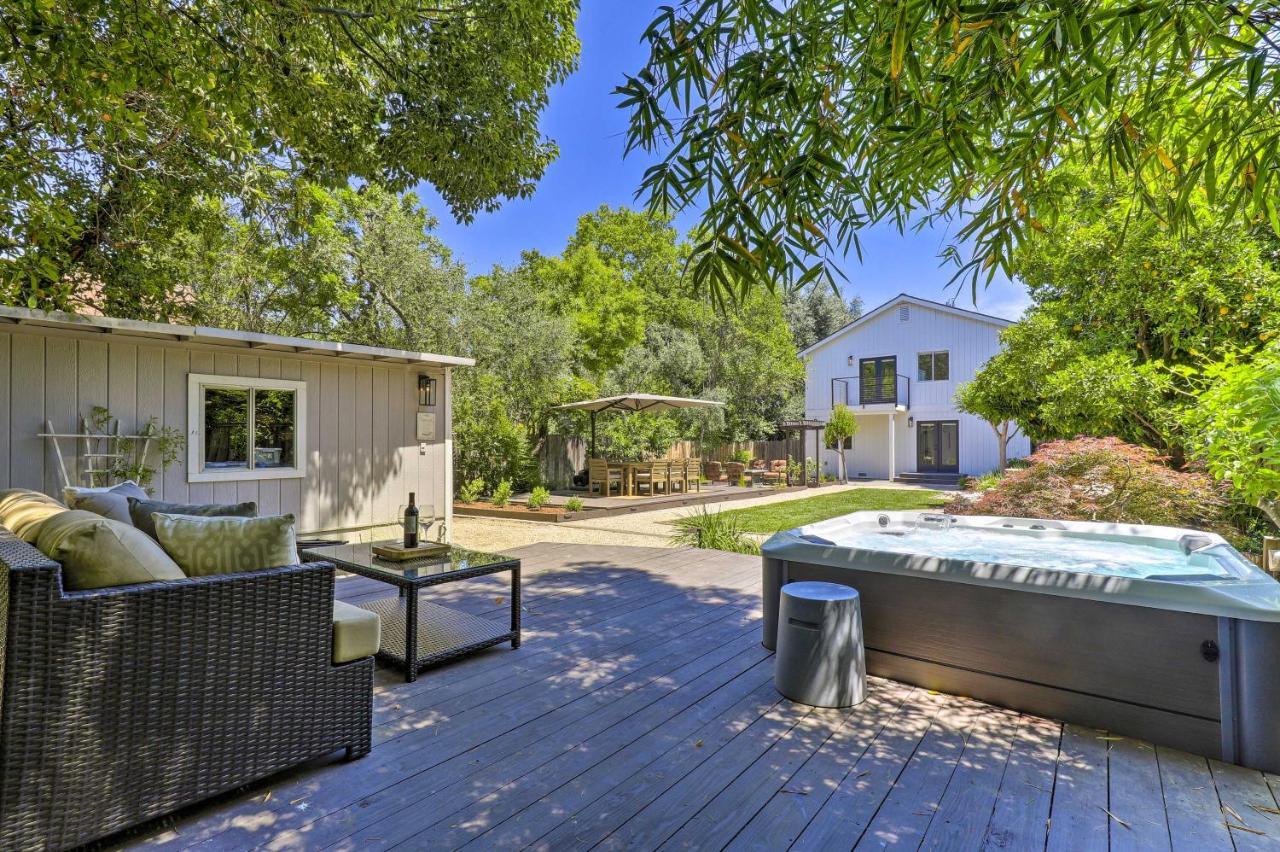 Luxe Wine Country Getaway with Vineyard Views — hotel in Rutherford