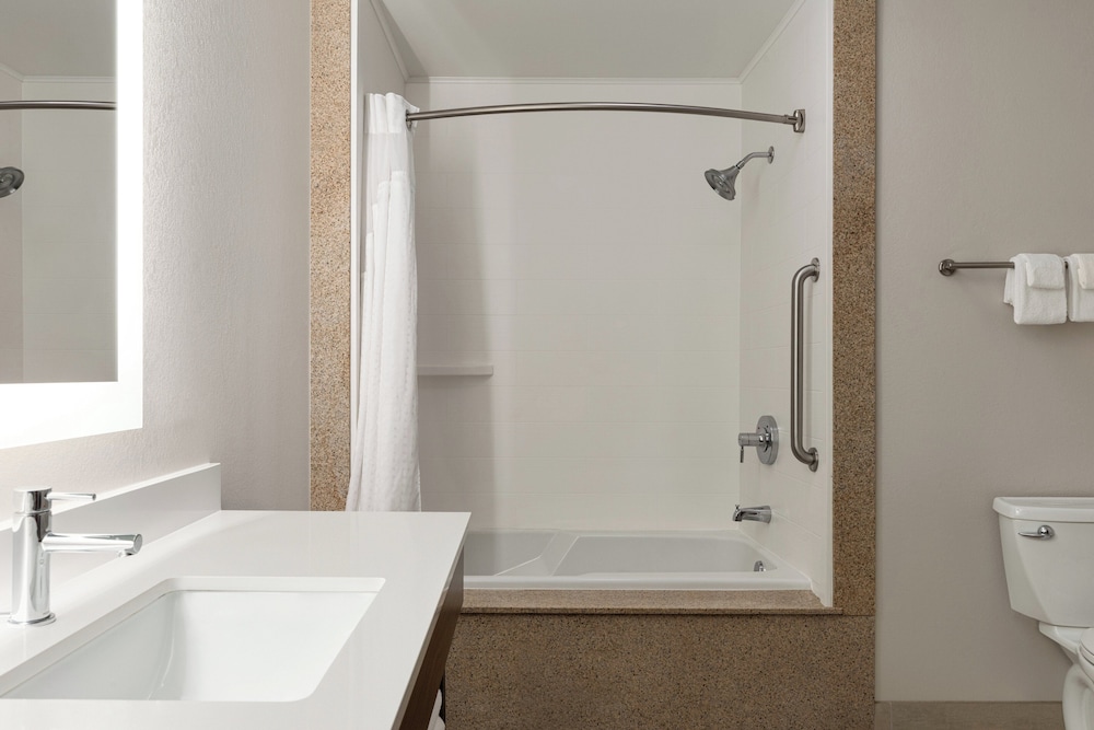 Holiday Inn Express Suites Lexington NwVineyard - photo 44