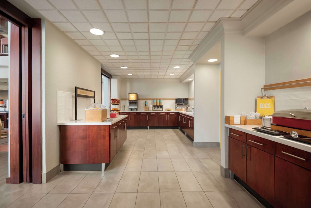 Hampton Inn & Suites San Marcos - photo 29