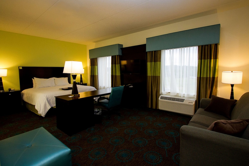 Hampton Inn Fayetteville - photo 16