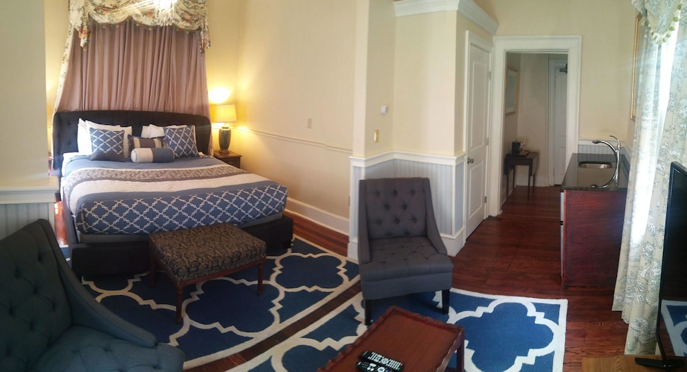 Bellevue Manor - photo 11