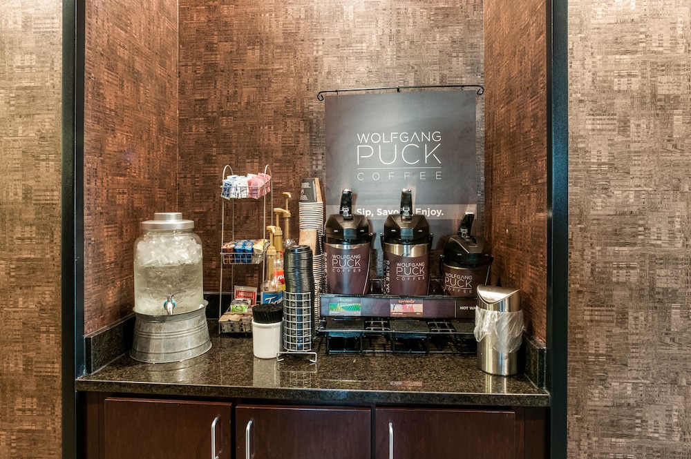 Cobblestone Hotel & Suites Appleton International Airport - photo 35