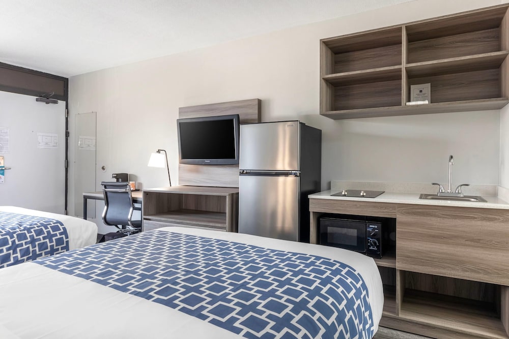 Suburban Studios Tysons Corner - photo 10