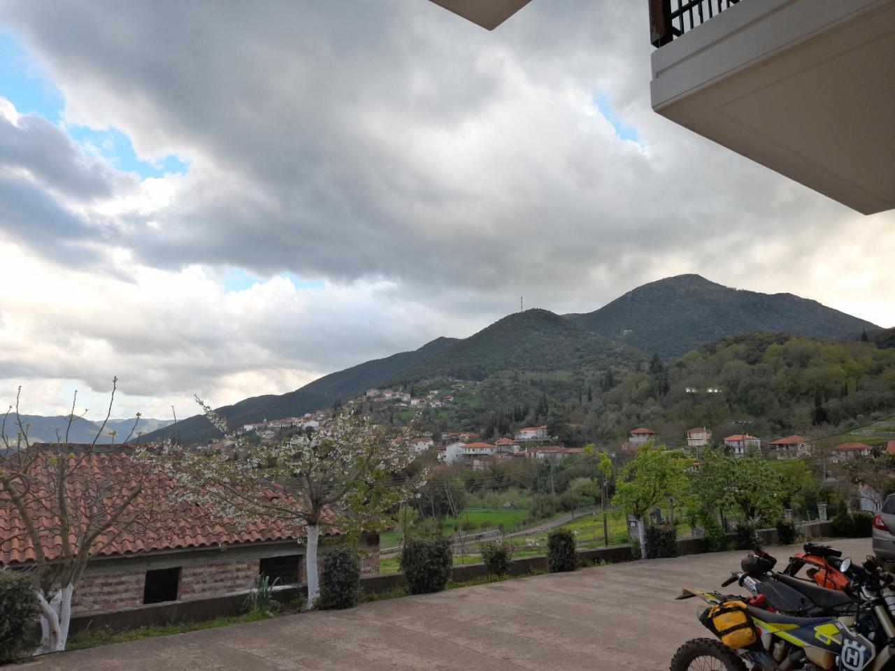 Dimitra - carbon neutral hotel in Dhafni