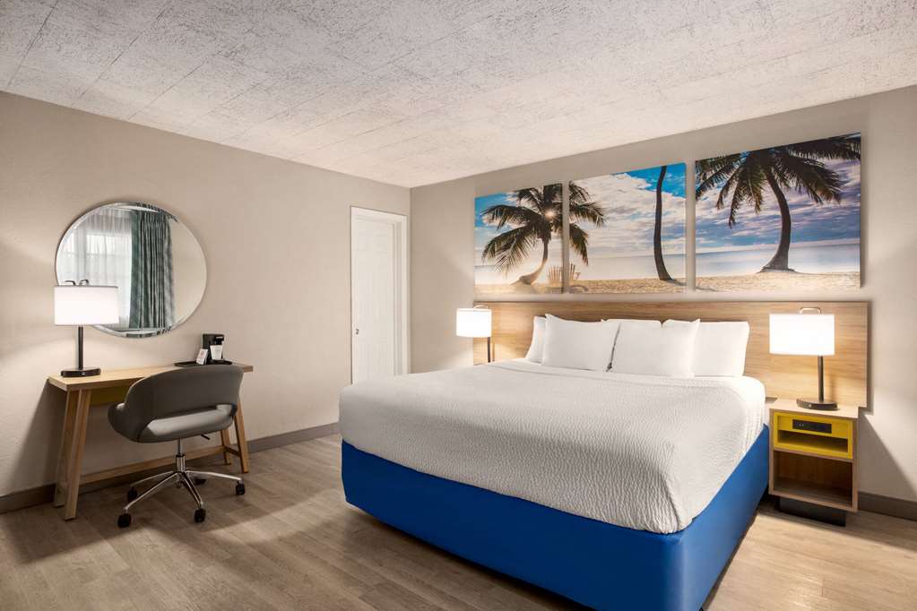 Days Inn by Wyndham Miami Airport North - photo 37