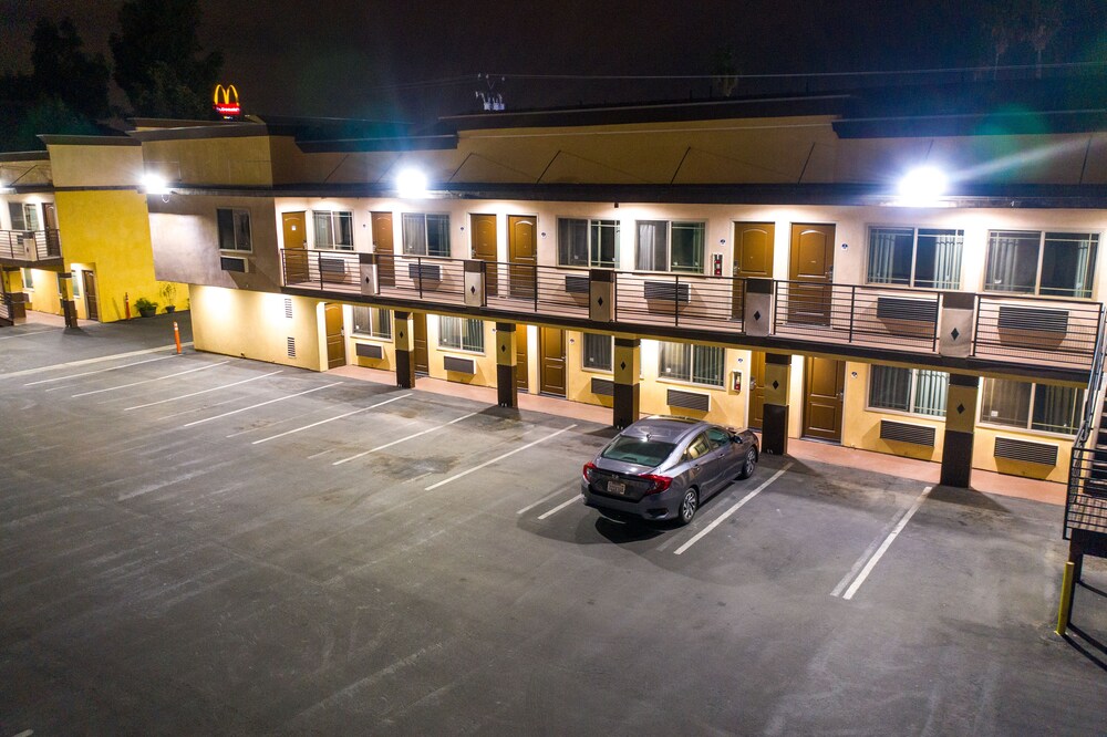 Starlight Inn South El Monte - photo 24