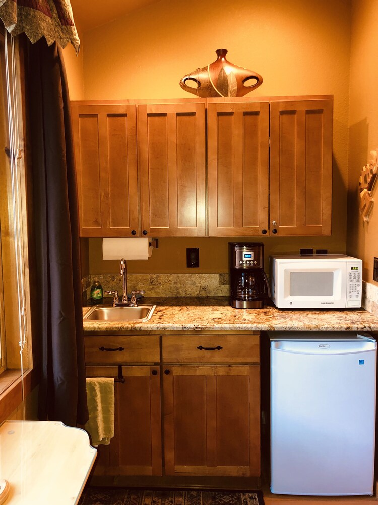Pikes Peak Guest Cabin at Rocky Mountain Lodge - photo 9